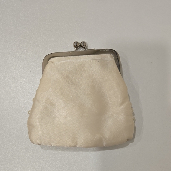 Vintage Pearl-Embellished Cream Clutch - Picture 3 of 13